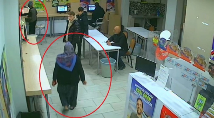 Eşine kızdı, mekanı bastı