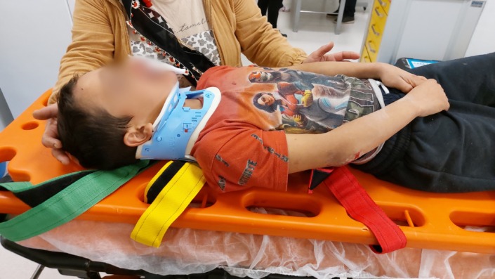 Köpekten kaçan 9 yaşındaki çocuğa araç çarptı