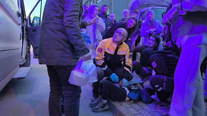 Bursa’da aniden yola çıkan çocuğa minibüs çarptı