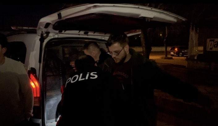 Bursa’da ehliyetsiz gençlerin suç pazarlığı