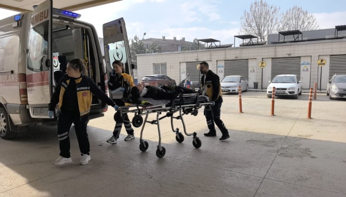 Bursa’da otomobil ile motosiklet kafa kafaya çarpıştı