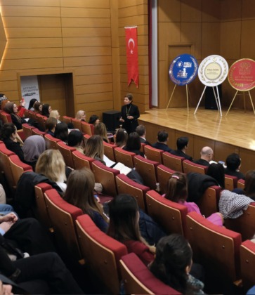 Mudanya Üniversitesi’nde ‘yeni dünyada çocuk olmak semineri’