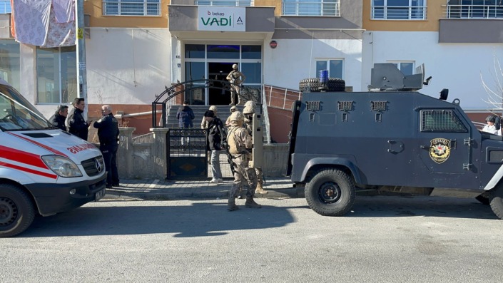 7 yaşındaki oğlunu tüfekle vurdu!