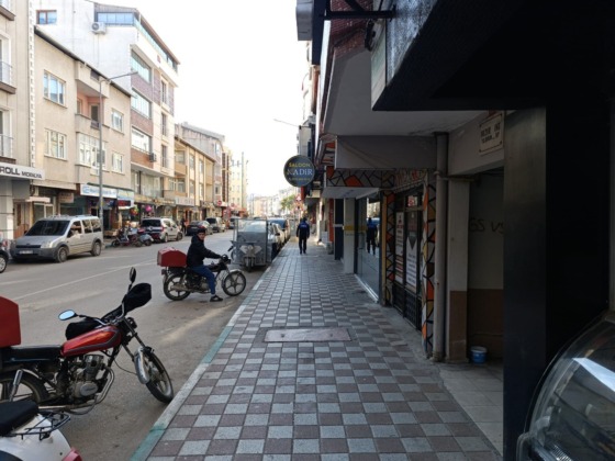 Karacabey’de kaldırım işgalleri önledi