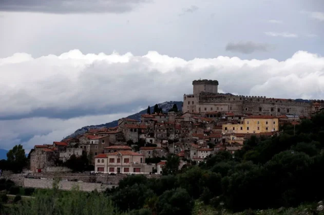 Bu köyde hasta olmak yasak!