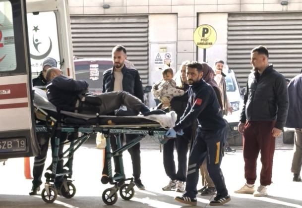 Ağaç budarken düşerek yaralandı!