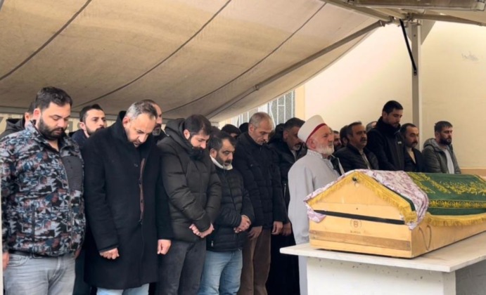 Kıskançlık krizi hayattan koparmıştı, genç kız toprağa verildi