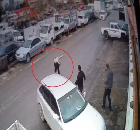 Sanayide bıçaklı saldırı! Polisin hamlesi hayat kurtardı