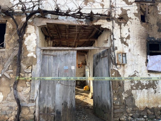 Yaşlı adam sobadan çıkan yangında hayatını kaybetti