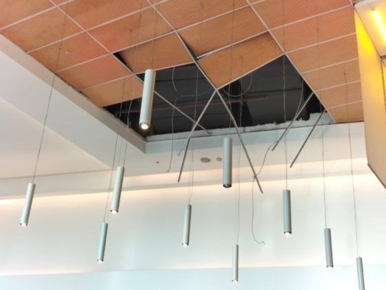 AVM’de tavan çöktü!