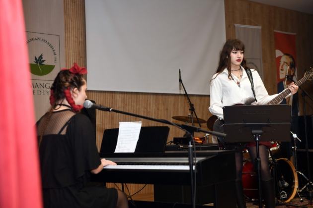 Bursa’da genç müzisyenler final için sahnede