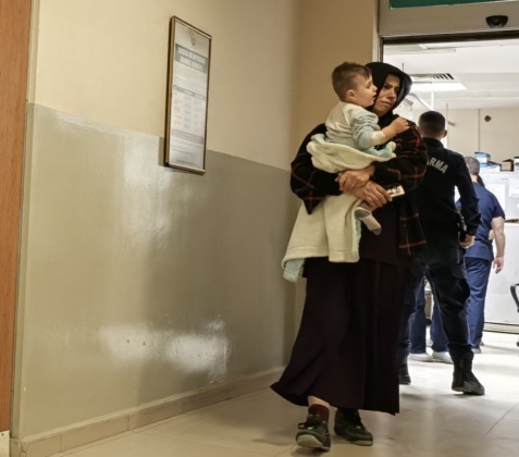 Bursa’da 2 yaşındaki çocuğun üzerine sıcak çaydanlık devrildi!