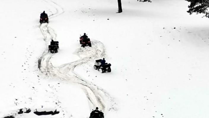 Bursa’da ATV tutkunlarının karda macera dolu mücadelesi