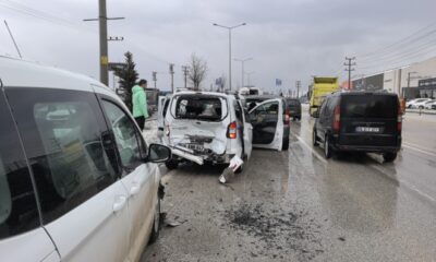 Bursa’da zincirleme kaza: 4 yaralı