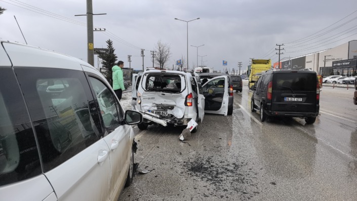 Bursa’da zincirleme kaza: 4 yaralı