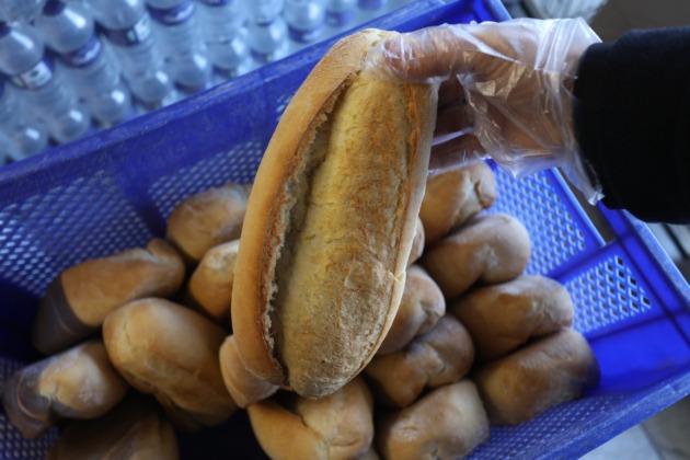 İnegöl’de halk ekmek satışı başladı