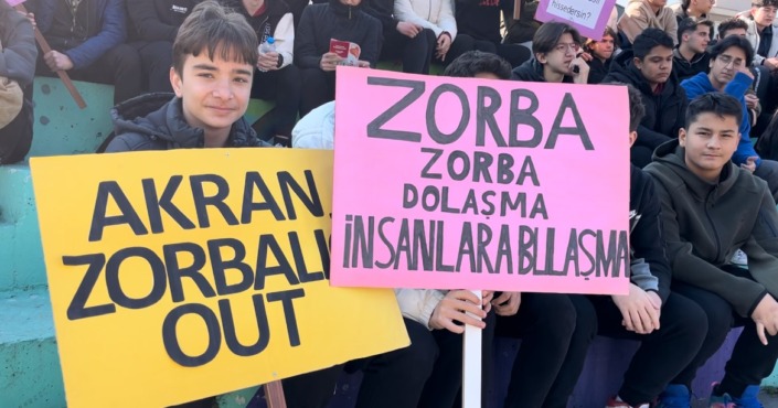 Bursa’da öğrenciler akran zorbalığıyla mücadele için yürüdü