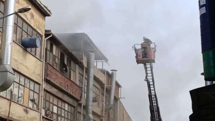 Bursa’da mobilya imalathanesinde yangın