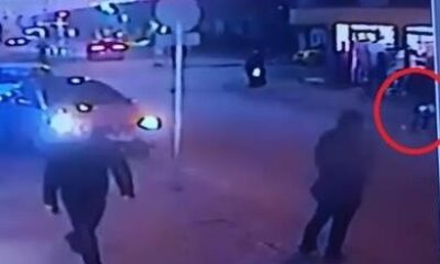 Yola kaçan topunu almak isterken araba çarptı