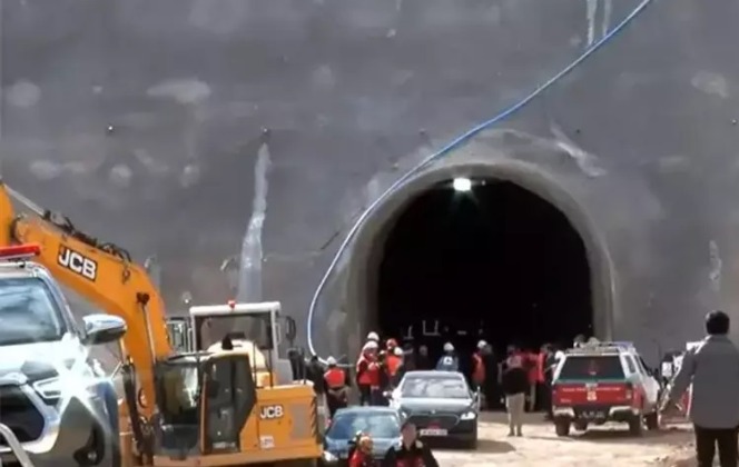 Kayseri’de hızlı tren inşaatında kaya düştü!