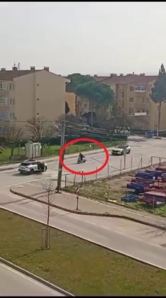 Bursa’da polis ile ehliyetsiz gencin kovalamacası kameralara yansıdı