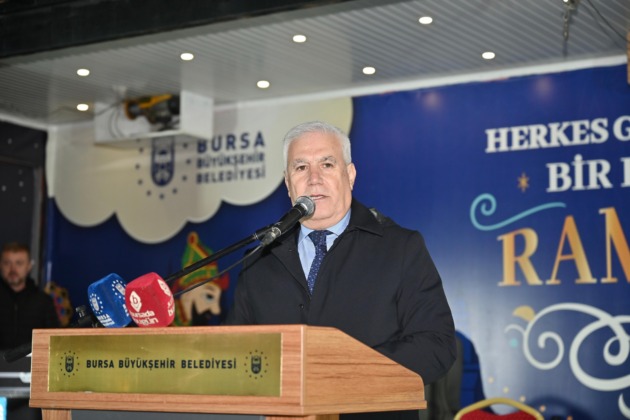 Mustafa Bozbey, Orhangazi’de vatandaşlarla birlikte orucunu açtı