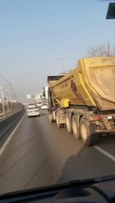 Trafiği hiçe saydı dakikalarca makas attı