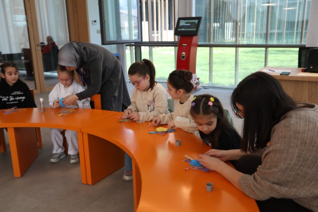 Bursa’da çocuklar kendi Ramazan davulunu yaptı