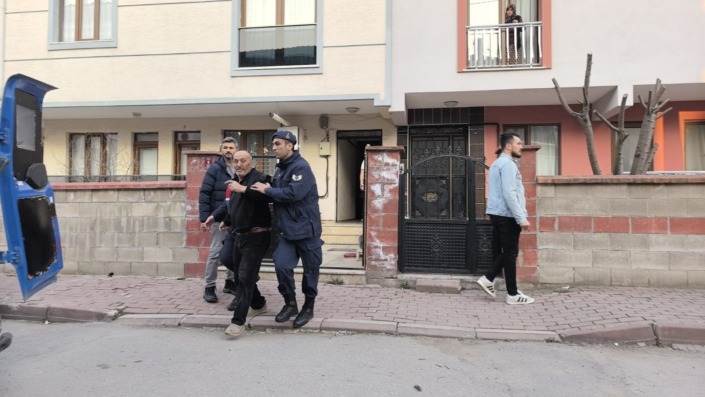 3 kişiyi bıçak ve çekiçle yaralamıştı, serbest bırakıldı!