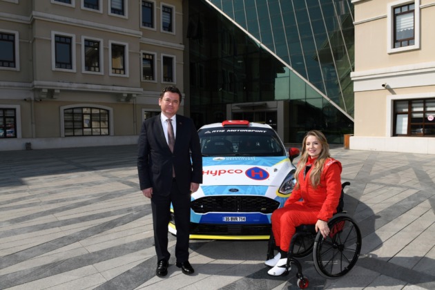 Başarılı ralli pilotu Kübra Keskin, Osmangazi Belediyesi adına piste çıkıyor