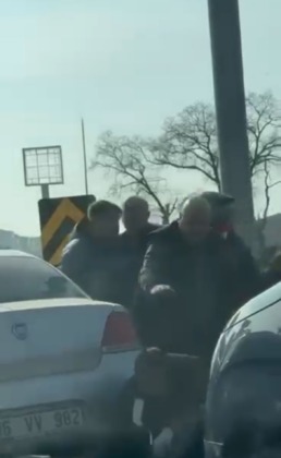 Bursa’da yol verme kavgası!