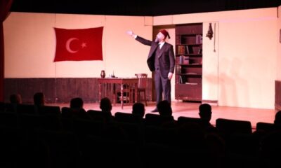‘Şair, Şiir, Şuur Mehmet Akif Ersoy’ oyunu tiyatroseverler ile buluştu