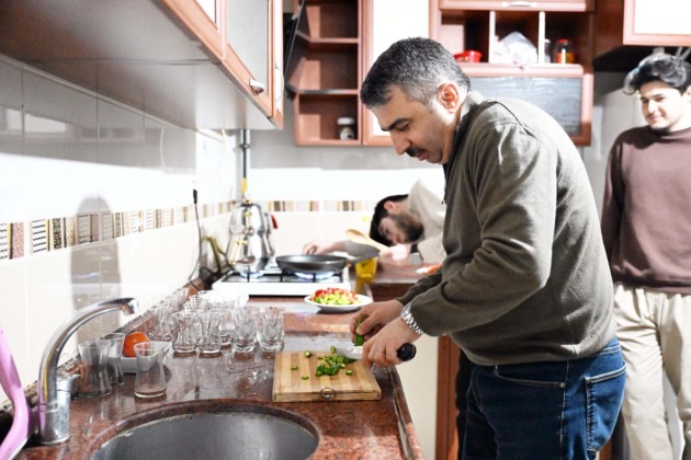 Yılmaz sahuru gençlerle yaptı