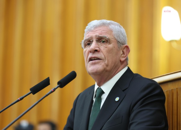 “Bu ülkeyi yönettiğini zannedenlere sesleniyorum”