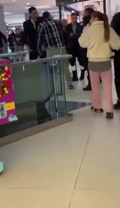 Bursa’da müşteri ile güvenlik görevlisinin tartışması kameraya yansıdı