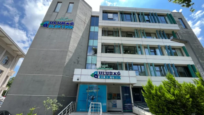 Uludağ Elektrik’te kadın gücüyle sektörün geleceği aydınlanıyor