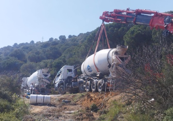 Bursa’da feci kaza! Beton mikseri yan yattı