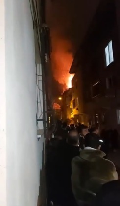 Bursa’da 3 katlı binada yangın paniği!
