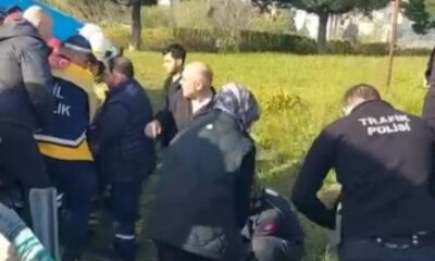 Bursa’da kargo aracı refüje devrildi!