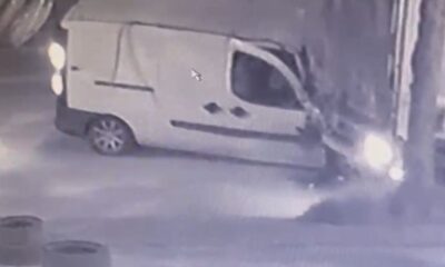Tırın altına giren araçtan böyle çıktı