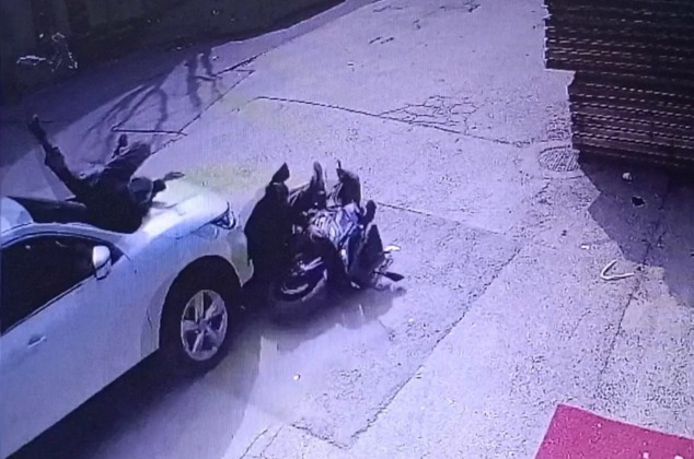 Otomobil ile çarpışan motosiklet sürücüsü yaralandı