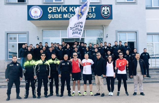 Bursalı maratoncular emniyete koştu