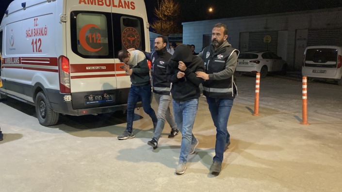 Bursa’da sahte altın dolandırıcıları adliyeye sevk edildi