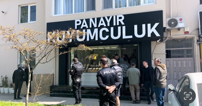 Bursa’da kuyumcuya ateş açıldı!