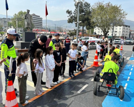 Bursa İl Jandarma Komutanlığı’ndan çocuklara trafik dersi