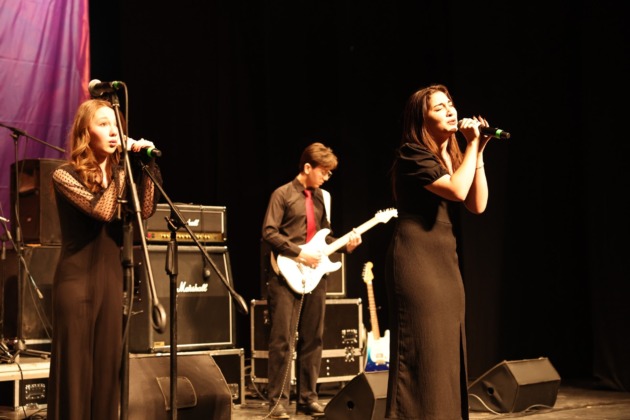 Bursa’da liseli gençler performanslarıyla göz doldurdu