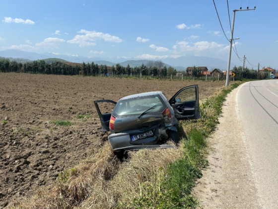 Tarlaya uçan otomobilde 1 kişi yaralandı