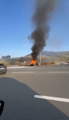 Bursa’da otomobil alev alev yandı