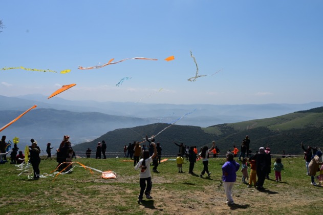 Bursa’da uçurtma şenliği, renkli görüntülere sahne oldu