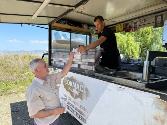 Bursa’da Papa Francis adına esnaf lokma döktürdü